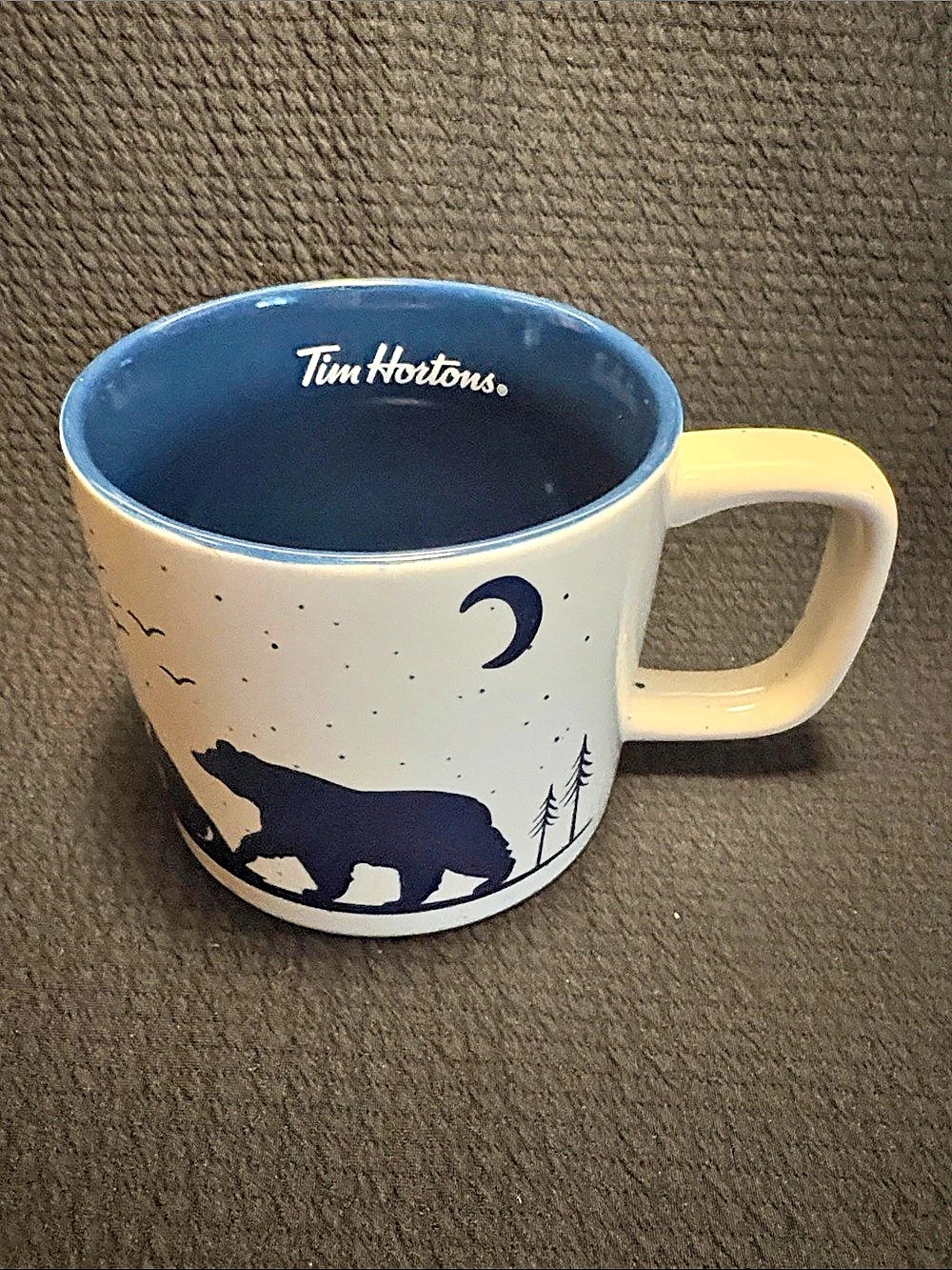Tim Hortons 2019 Holiday Campfire Bear Mountain Ceramic Coffee Mug in White & bl